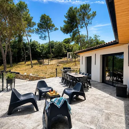Βίλα Design- Piscine- Loisirs Prives *