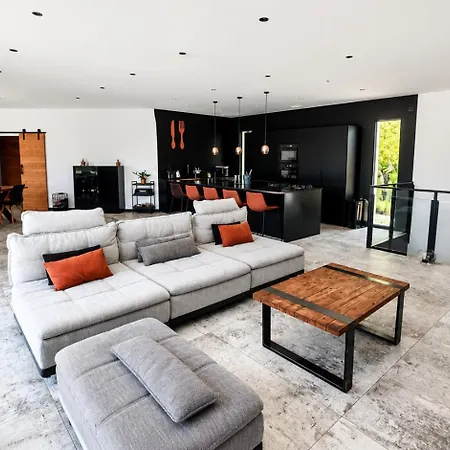 Βίλα Design- Piscine- Loisirs Prives *