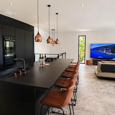 Design- Piscine- Loisirs Prives Βίλα